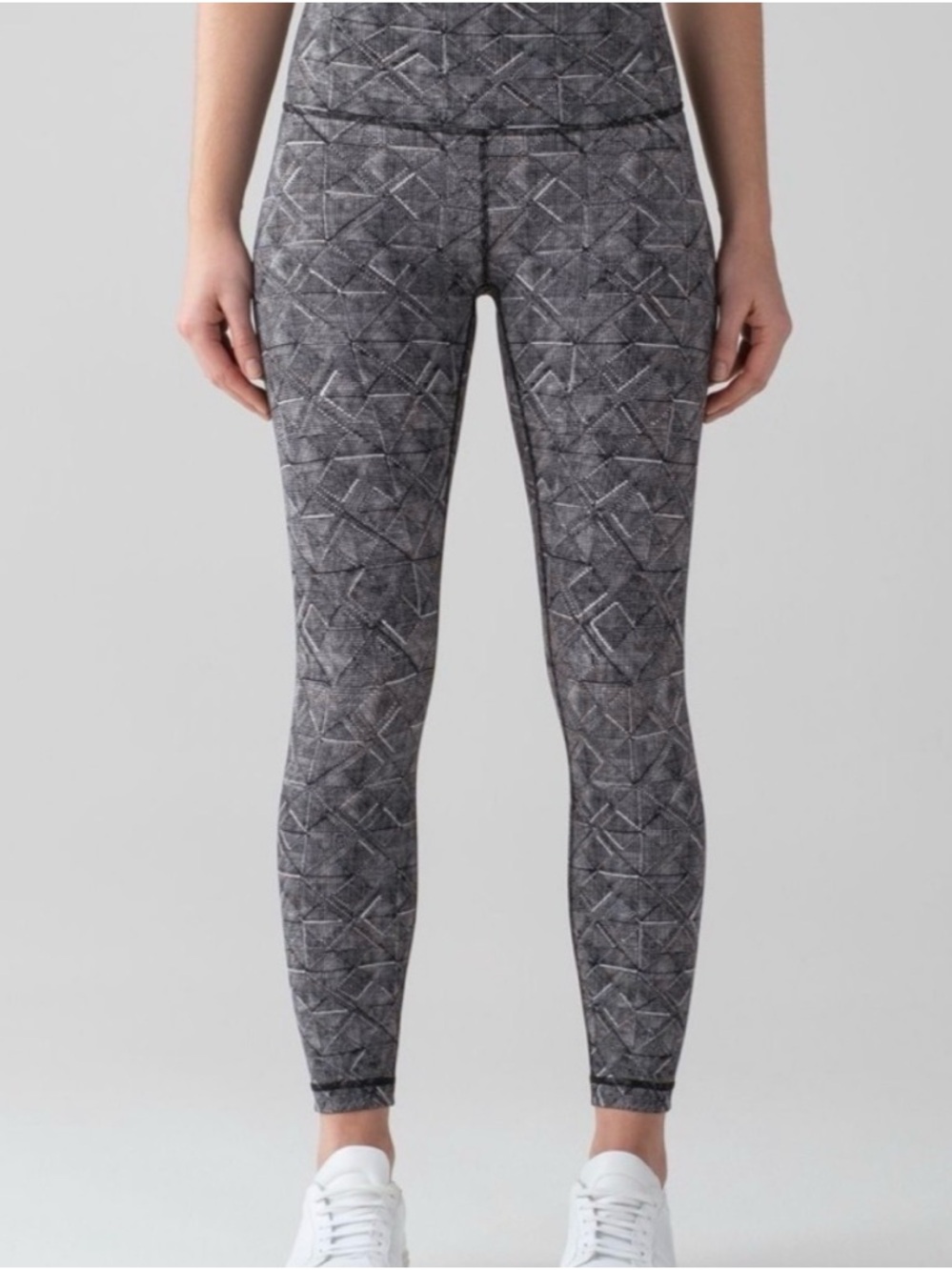 Lululemon Size 8 Black and White Printed High-Waisted Leggings
